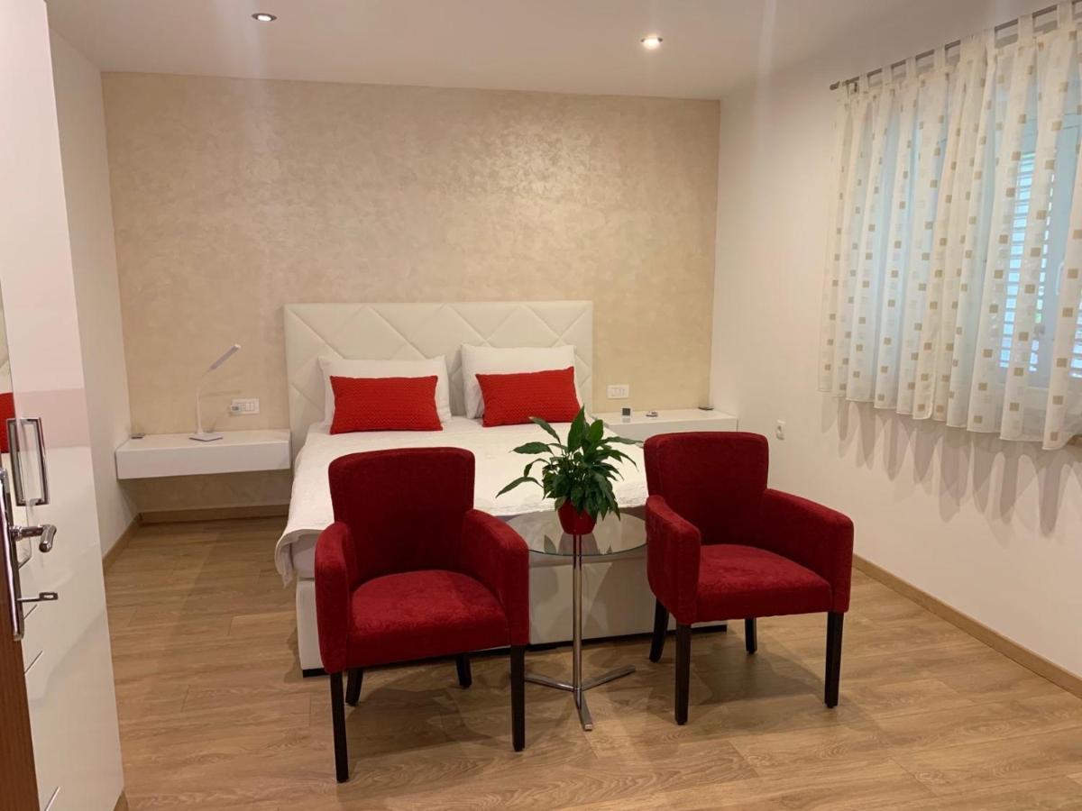 & Marina Apartman *