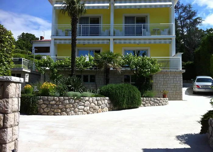 Apartments & Rooms Marina